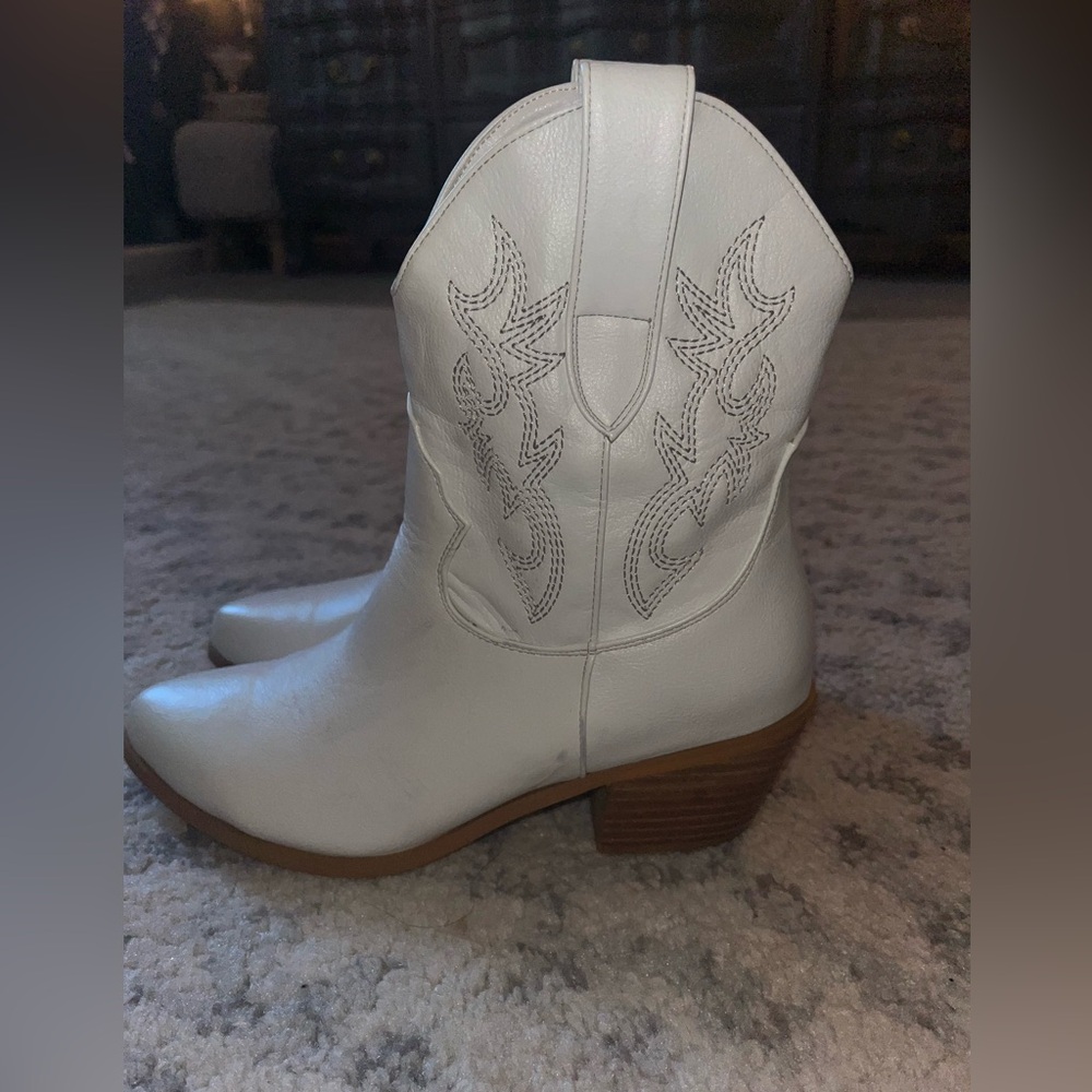 Short cowboy boots women’s